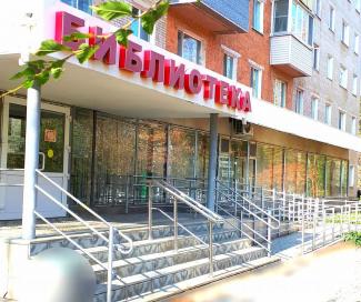 Доступный вход со стороны улицы Карла Маркса